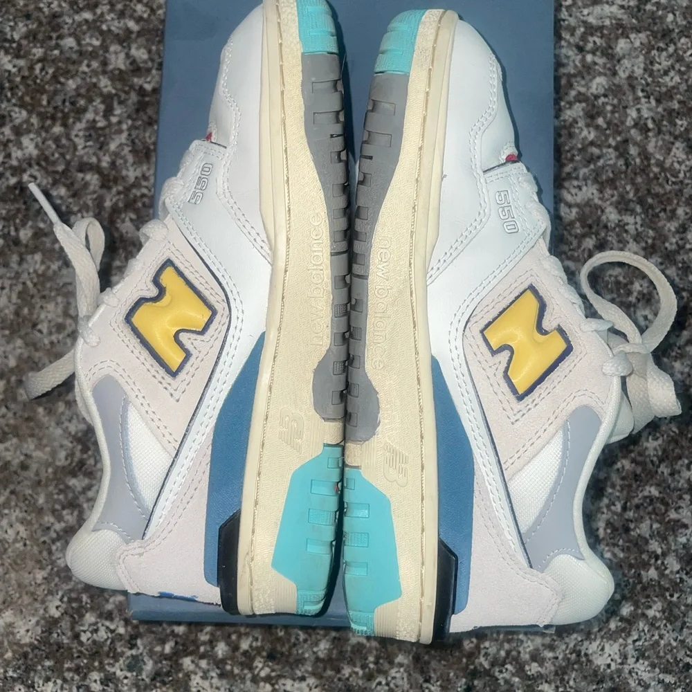Kids New Balance 550 👟 - Picture 2 of 9